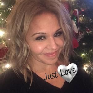 Meet your Posher, Deborah